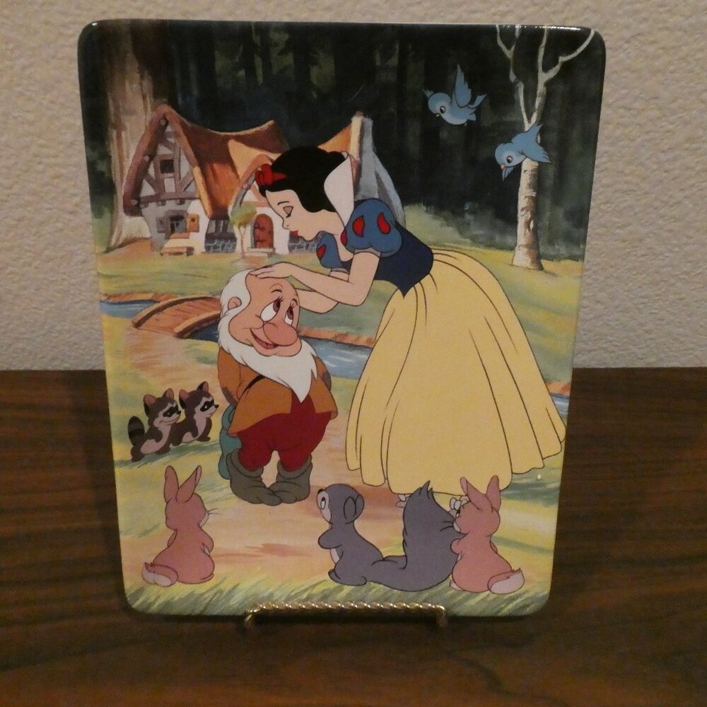 SALE - Snow White and the Seven Dwarfs “Here’s A Little Kiss” Collector’s Plate - Picture 6 of 6